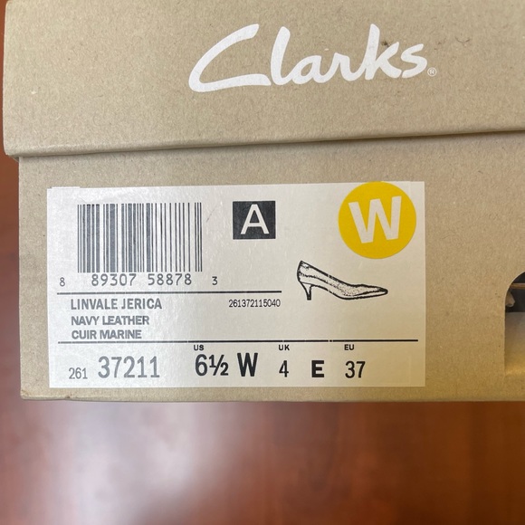 COPY - Clarks wide width pumps. - Picture 2 of 6